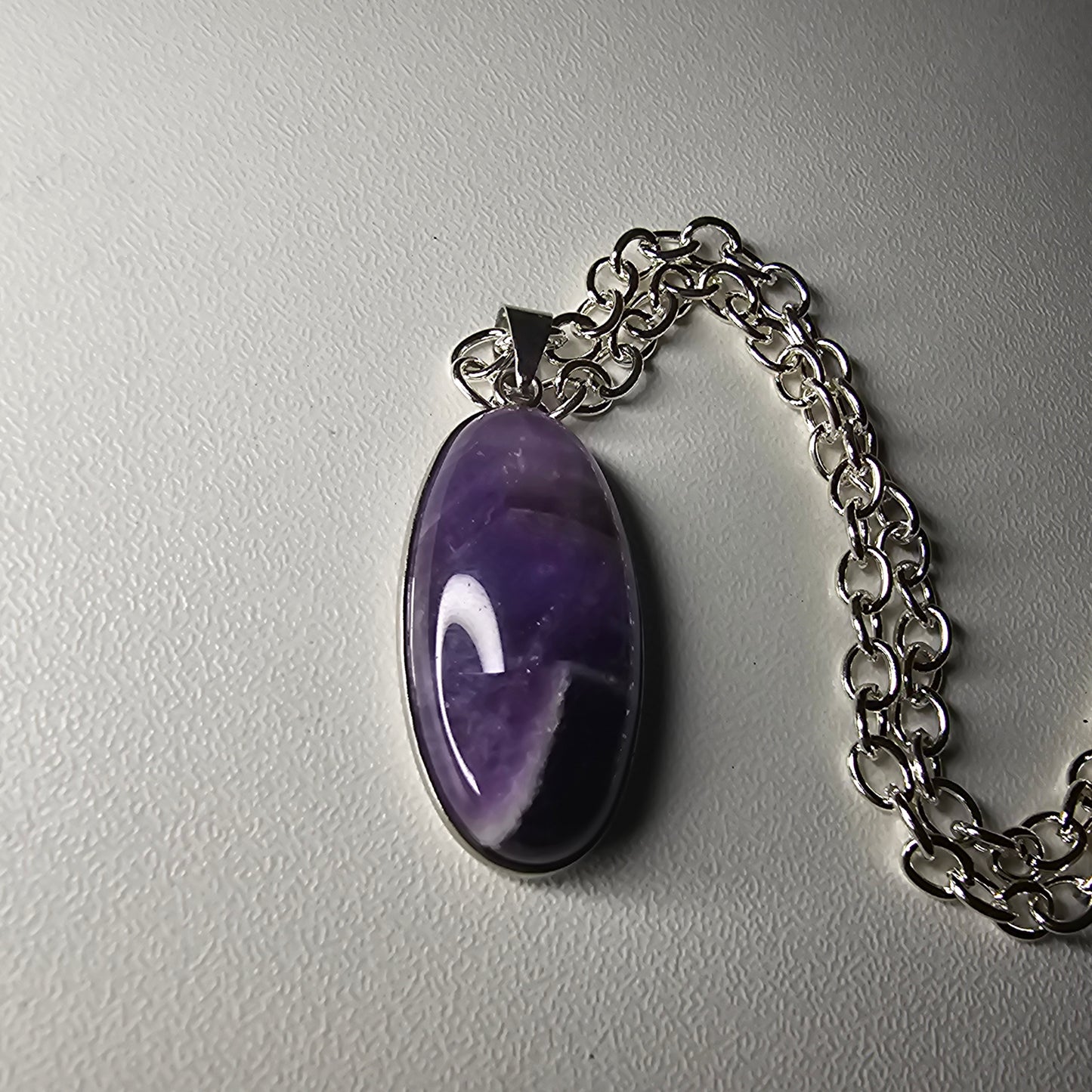 Dream Amethyst oval necklace